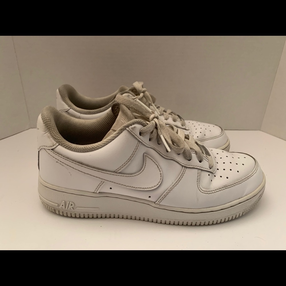 Nike Men's Air Force 1 07 Low Cut White Shoes